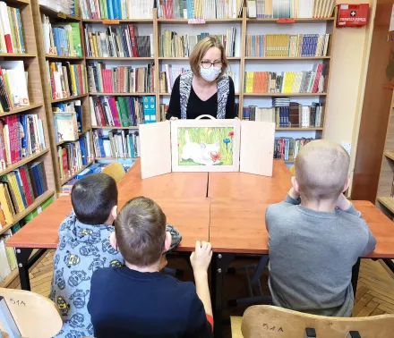 LEKCJE BIBLIOTECZNE – „CZYTAMY DZIECIOM”